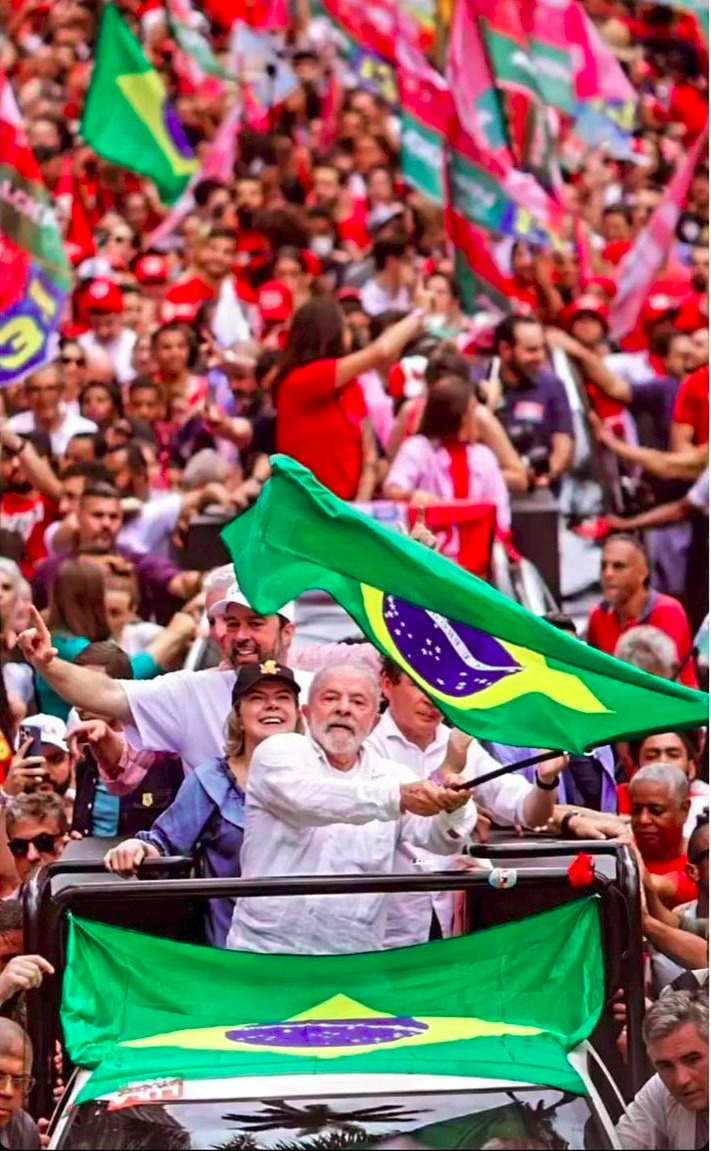 ¡Felicidades hermano @LulaOficial, presidente electo de #Brasil! Tu victoria fortalece la democracia y la integración latinoamericana. Estamos seguros que conducirás al pueblo brasileño por el camino de la paz, el progreso y la justicia social. ¡Jallalla Brasil🇧🇷!