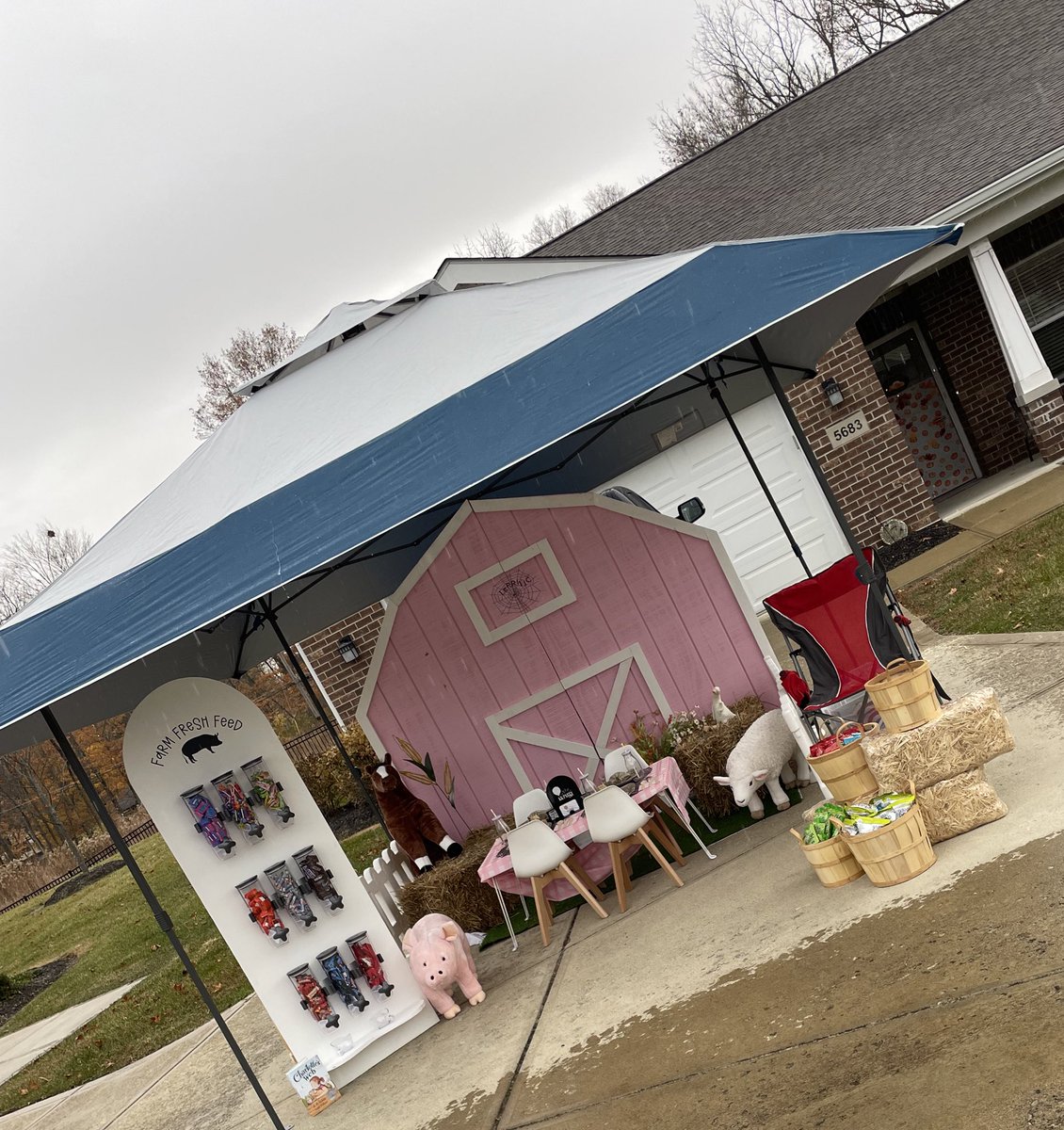 Successful trunk or treat today for my niece <a href="/babbbyb/">Brittany Shoufler</a> and her business kkpartyco.com if you haven’t yet check out her website for party needs. She’s definitely the best!! #charlotteswebtheme #halloween #forthekids