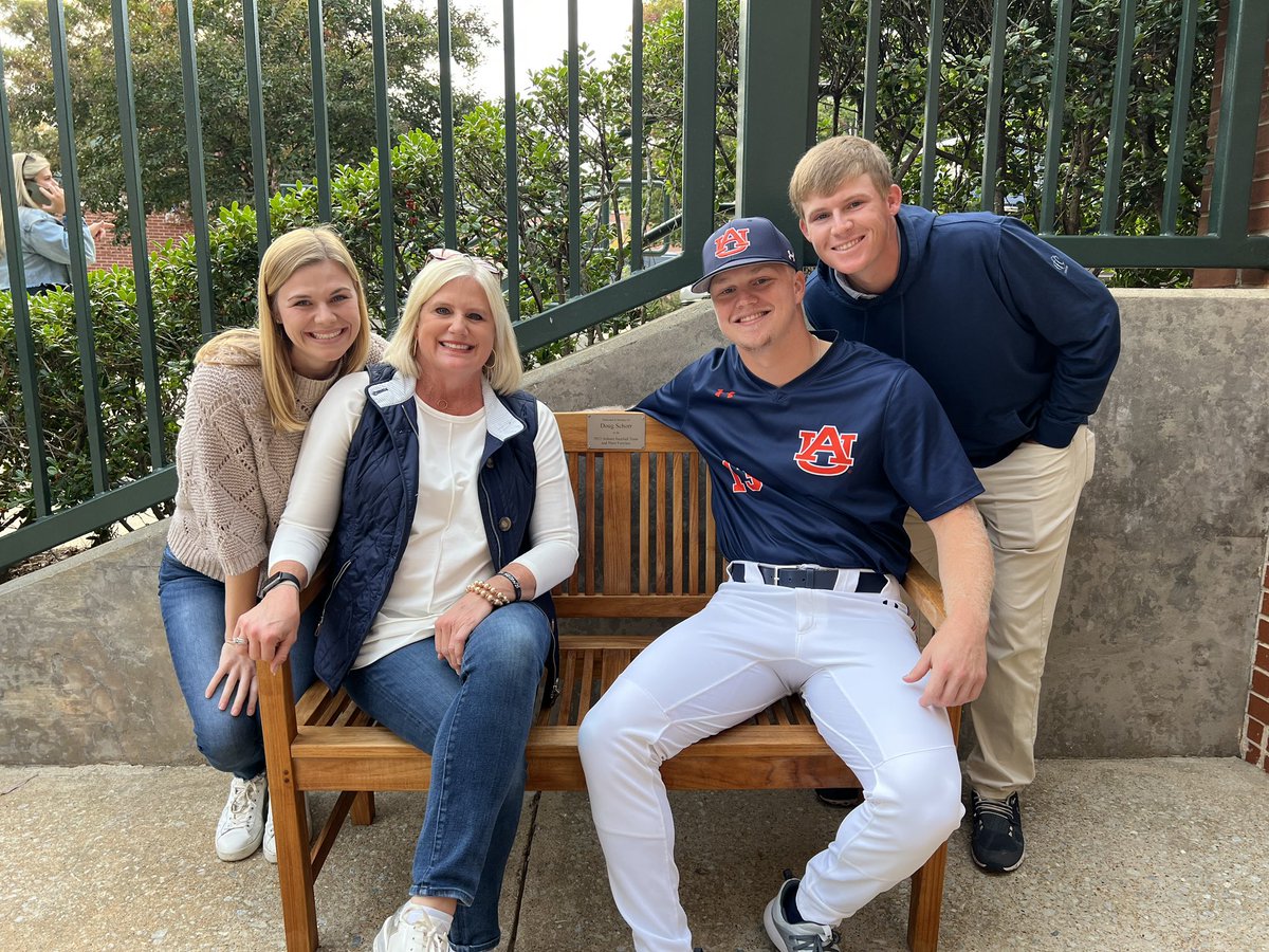 Ainslie Schorr tweet media