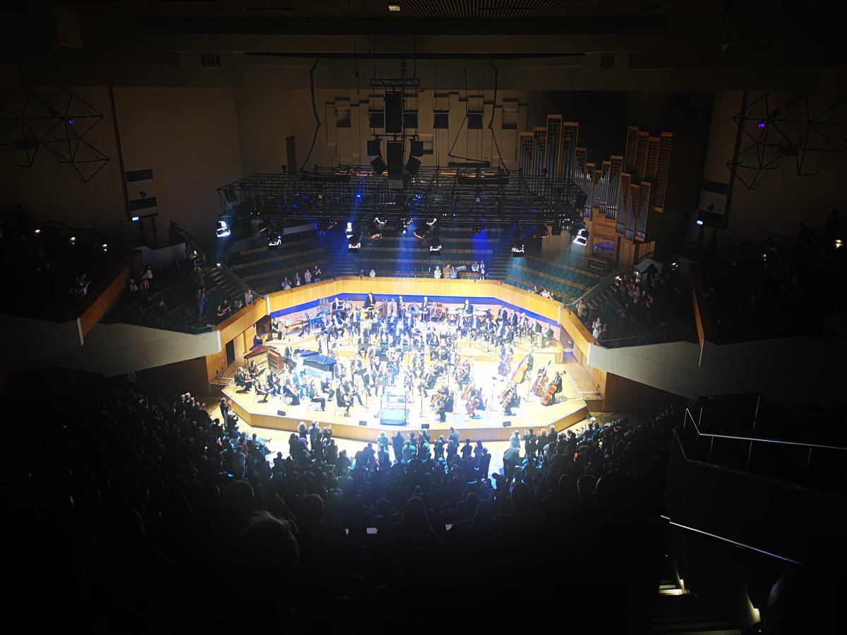Imagine @jurassicpqrc and other classic films without music! John William tonight at <a href="/stdavidshall/">St David's Hall</a> was AMAZING ❤️🎶
