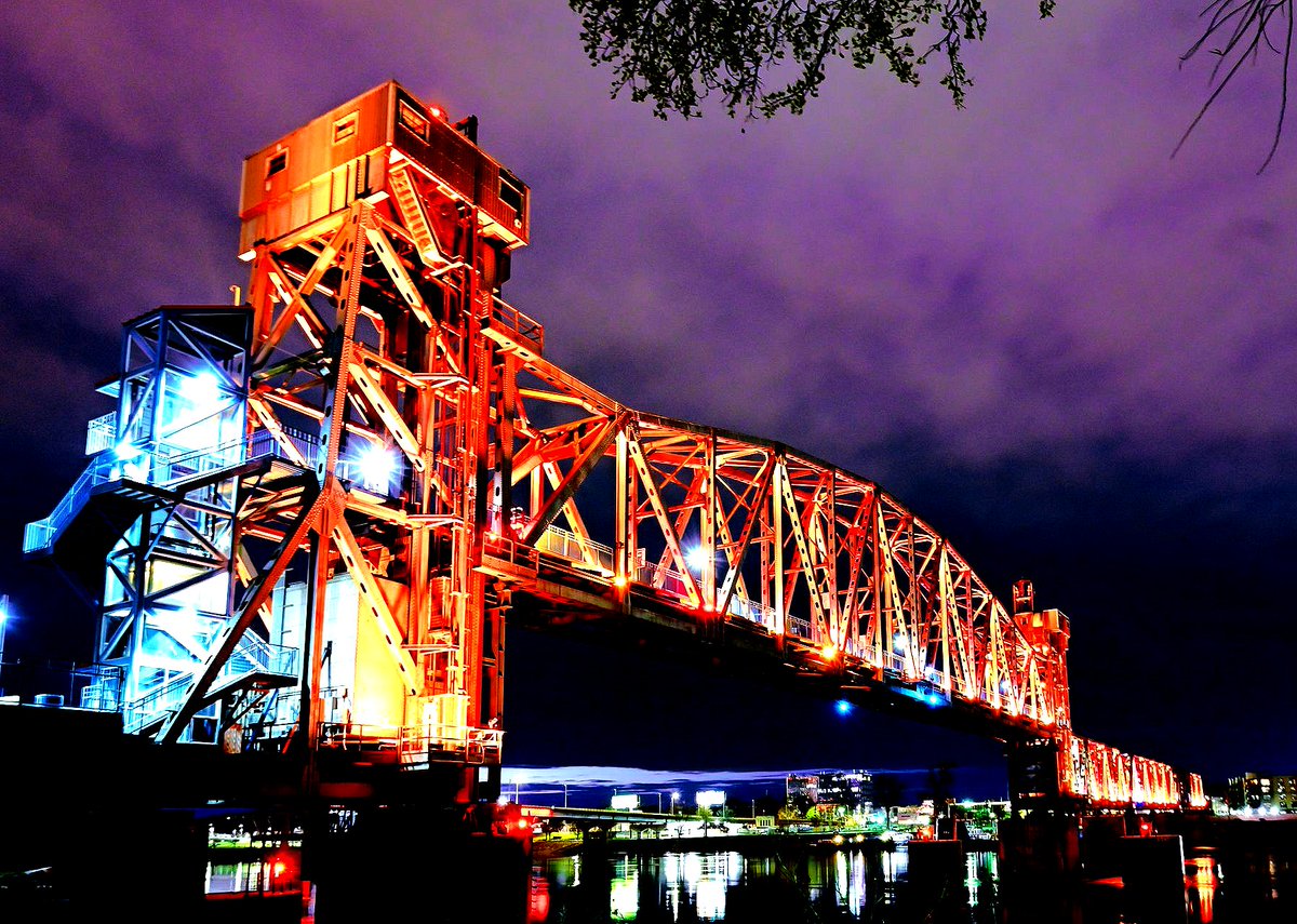 Tonight we end the <a href="/CALibrarySystem/">CALS</a>'s Six Bridges Book Festival by lighting our bridges 📙 🧡 📙 orange!

📖 Learn more about Six Bridges Book Festival by visiting: sixbridgesbookfestival.org