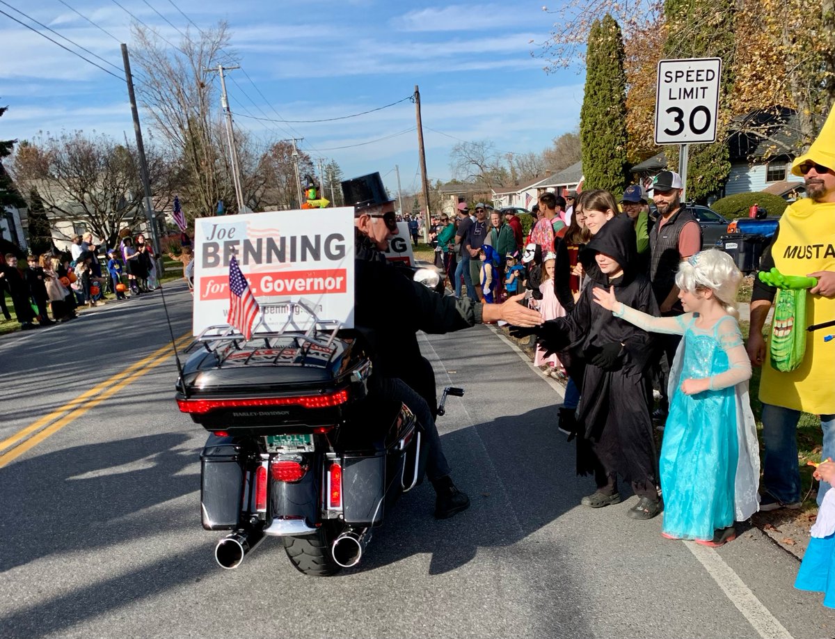 Thank you, Shelburne! Had a fantastic time today at the Shelburne Halloween parade. So great to see all the amazing costumes folks come up with. Thank you to everyone who came out to ride for Team Joe today! #vtpoli #vermont #vt #election #vote
