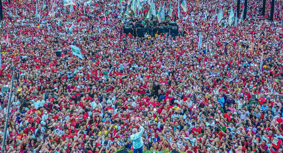 Nuestra felicitación a <a href="/LulaOficial/">Lula</a> y al pueblo de Brasil por el triunfo alcanzado. Una victoria contra las injusticias y por la paz y la unidad.