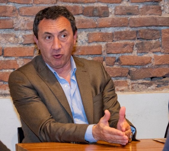 grupomalvinas22's tweet photo. @MarianoCowen en el programa #NochedeLobos, que se emite por @nuevosairesfm, se refirió a la actualidad política, deportiva e institucional de @gimnasiaoficial  

Escuchar la entrevista 👇👇 https://t.co/RLf9CxmmUg https://t.co/Okand8NfYP