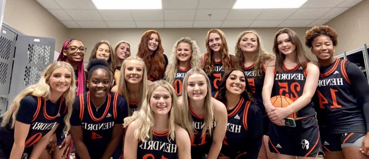 Can’t wait to see the final proofs of media day! Big thanks to <a href="/Jennpmckenzie/">Jenn McKenzie</a> for taking time out of her day to take pictures for our girls! 📸 🏀