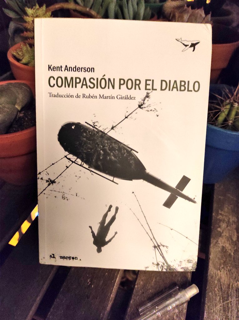 ladylibrorojo's tweet photo. "Se tragó una cápsula de speed y se tumbó,atento al caos tras él y contemplando las estrellas. Se sintió bien,como si aquel fuese el trabajo que llevaba esperando toda su vida. No tenía pensado sobrevivir a la noche,y eso le daba una gran ventaja. Ahora podía hacer lo que fuese" https://t.co/2gENhGoUkm
