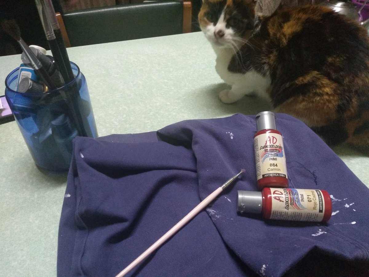 Ghostface_Gay's tweet photo. This is going to be good π€β¨
Painting blood on my boyfriend's #MichaelMyers costume π©ΈποΈ
π #Halloween #GhostMyers #GhostShape π https://t.co/14ue47Clm1