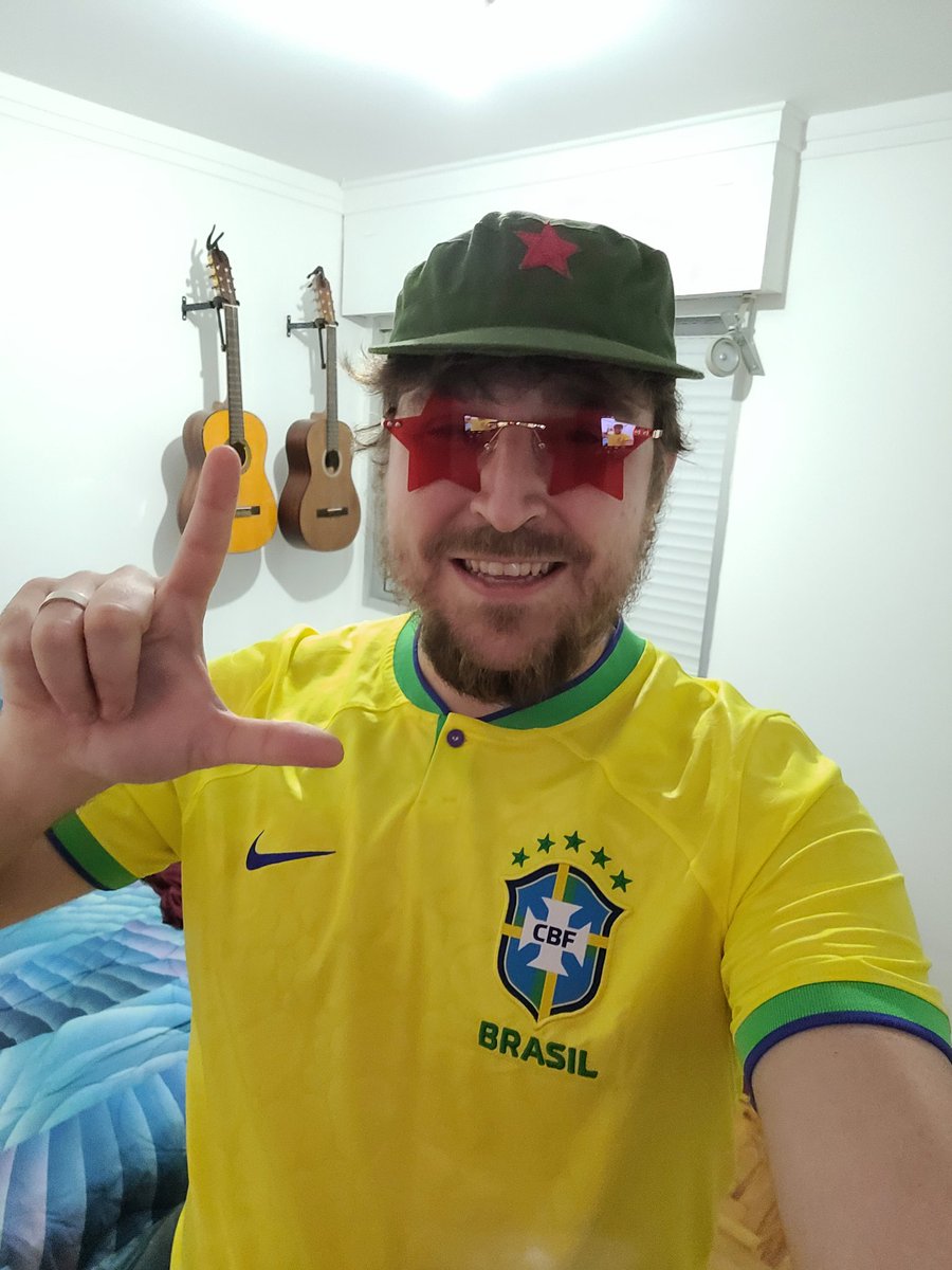 principevidane's tweet image. VENCEMOS!

NÃO É TODO DIA QUE SE DERRUBA UM FASCISTA! COMEMORE!