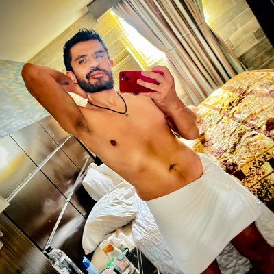 MeDicenIntenso's tweet photo. Querido @Grindr esto no es desnudo; ya deja de cerrarme la cuenta 🤣

#NewProfilePic https://t.co/zwuvgfQjnk