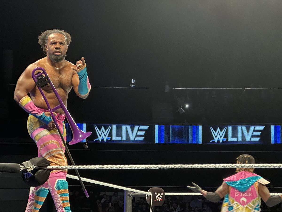 Scott1705's tweet photo. Brilliant night at #WWEGlasgow seeing the superstars including @YaOnlyLivvOnce and @WWEUsos sorry for the lack of support @AustinCreedWins but they the ones! 👆 including @SamiZayn #SamiUso https://t.co/5AJSbUHKse