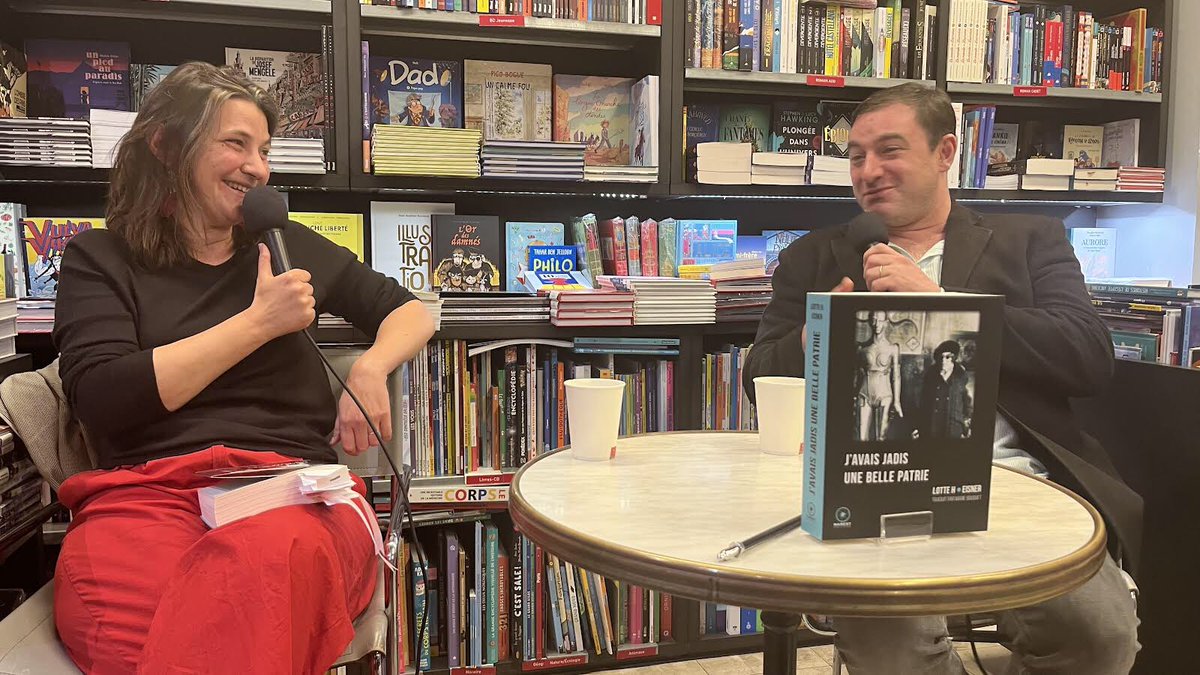 marion_fremont's tweet photo. Merci à la #LibrairielaManoeuvre pour l’accueil. Une très belle soirée en présence de la traductrice Marie Bouquet et de l’éditeur Pierre-Julien Marest pour le lancement des Mémoires de Lotte H. Eisner “J’avais jadis une belle patrie”. #marestediteur
Merci à tous si nombreux. https://t.co/C7w134UHjT