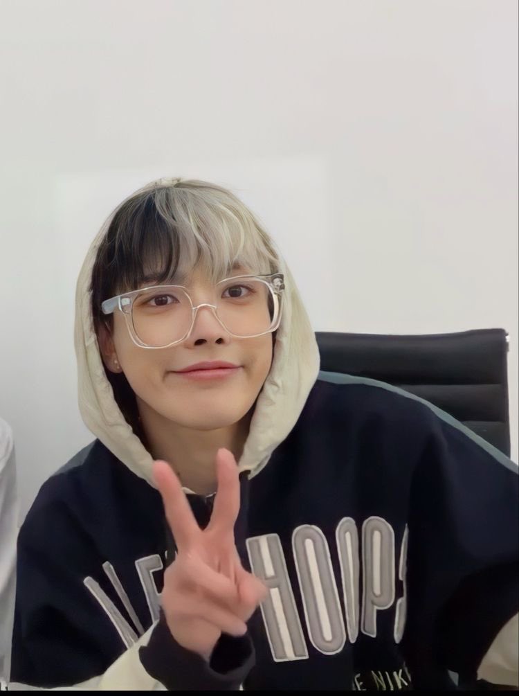 yunhosfloweer's tweet photo. - DAY 8 - 
  
DROP YOURS
            
I vote #ateez for #MAMAVOTE 
@ATEEZofficial https://t.co/nzUHWRh8Fo