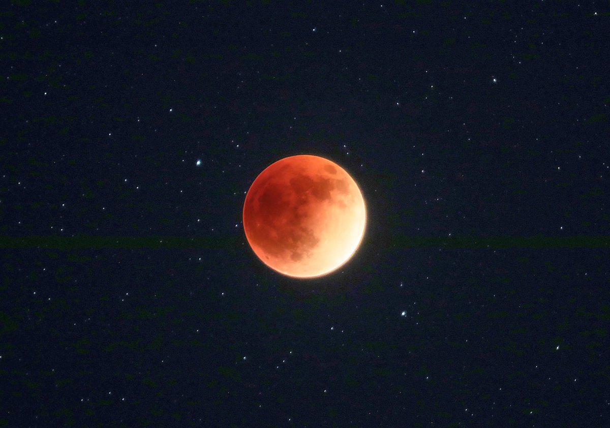 AstroBob_bk's tweet photo. Total lunar eclipse highlights November sky events https://t.co/KkgO2azsS5 Temperatures may plummet in November, but the heavens are heating up! Check out the latest night-sky calendar. https://t.co/ahwtQPNAAc