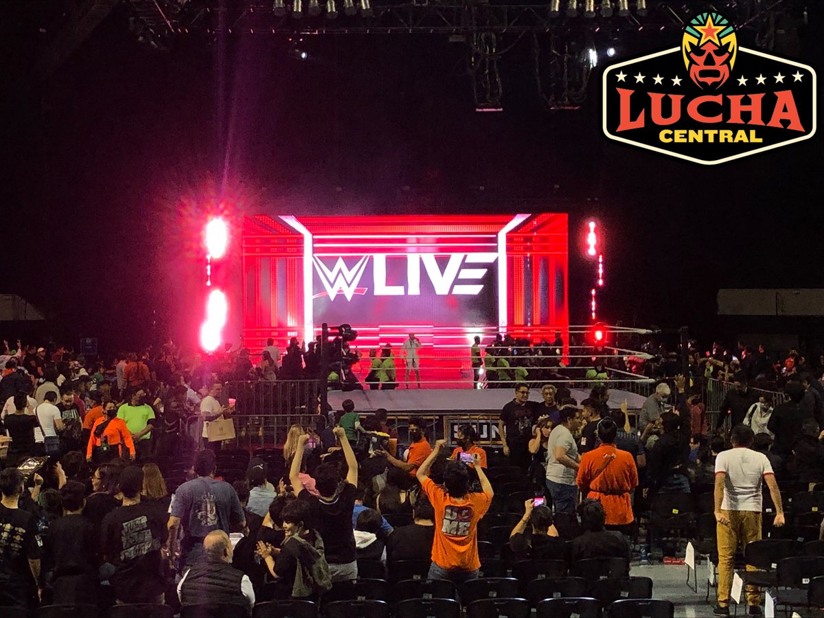 #LIVE 📡 Folks! We are in the Arena Ciudad de Mexico ready for coverage of the WWE Live Show. 🇲🇽 Photo by @Pep_Carrera 📸 #LuchaCentral #WWE #WWEMexico #WWEMexicoCity #LuchaLibre #ProWrestling #プロレス 🤼‍♂️ ➡️ LuchaCentral.Com 🌐
