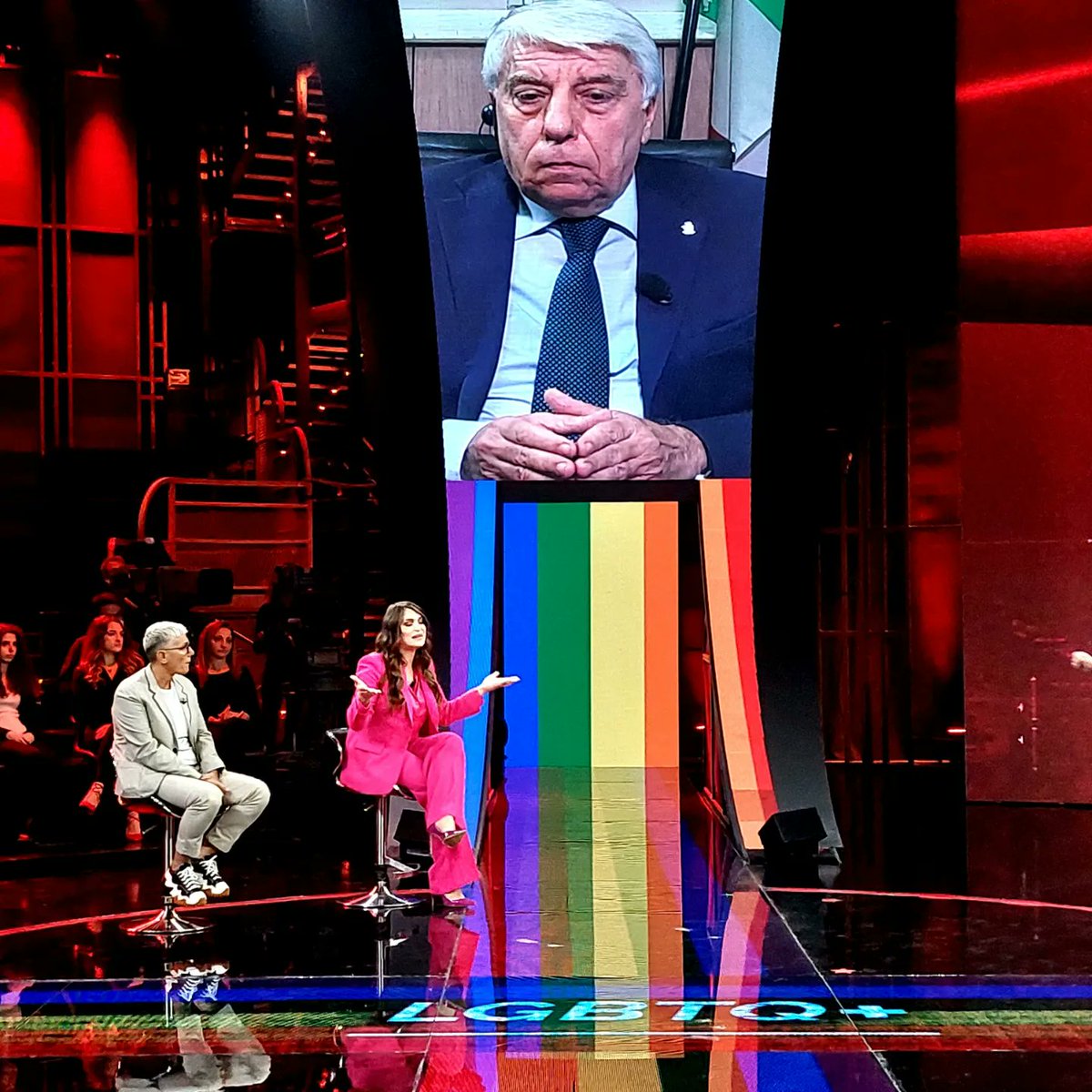 Non è l'Arena tweet media