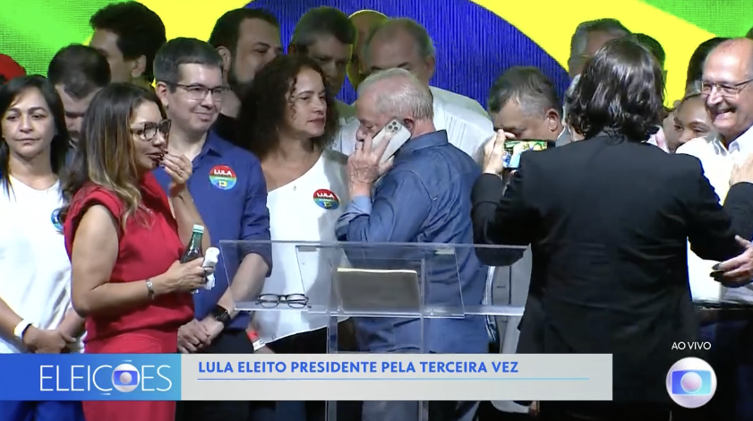 poptime's tweet photo. 🚨 Lula recebeu uma ligação URGENTE antes de seu pronunciamento! #Eleicoes2022 https://t.co/Z14W3L3Md6