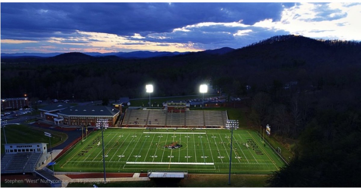 bghampton15's tweet photo. Blessed to say that I have received my first offer from @FerrumFootball @coach_J_Santi @_CoachEllis @Freedomfball 🖤 https://t.co/R181ovMwM9
