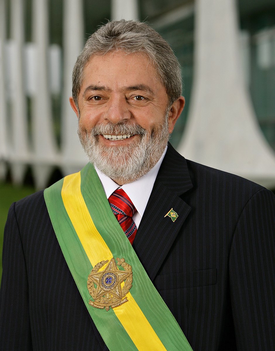 Todo dia o Lula ganhando um pedaço da faixa tweet media