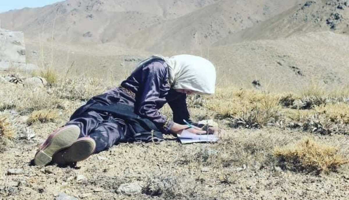 Ojeda4America's tweet photo. These are Hazara child. Education is hazardous in Afghanistan…especially for girls. I can remember responding to the poisoning of a well in the Panjab district because it was a girls school and the Taliban forbid it. #StopHazaraGenocide https://t.co/vxyHi5nmpY