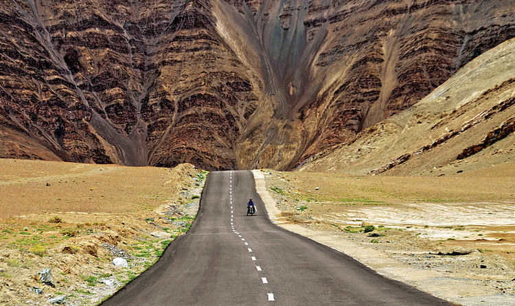 VertigoWarrior's tweet photo. 10 of the Highest Motorable Roads In India

1. Umling La Pass, Ladakh (19,302 ft - World`s highest) https://t.co/cil1ZJvcDA