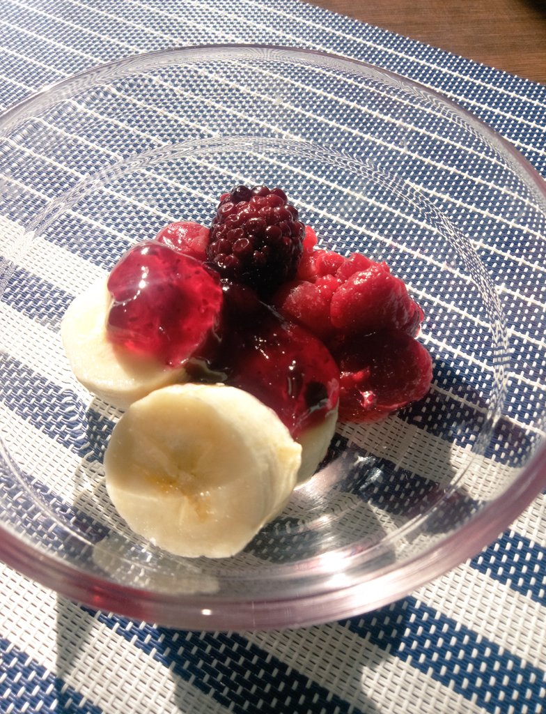 Jollycooking's tweet photo. 今日のランチ☀️🍴は

オムレツ&amp;枝豆ライスの海老トマトソース
ポトフ
フルーツ🍌🍓

#おうちごはん　#ランチ
#料理好きな人と繋がりたい 
#料理記録　#自炊 https://t.co/xS27DgI9dH