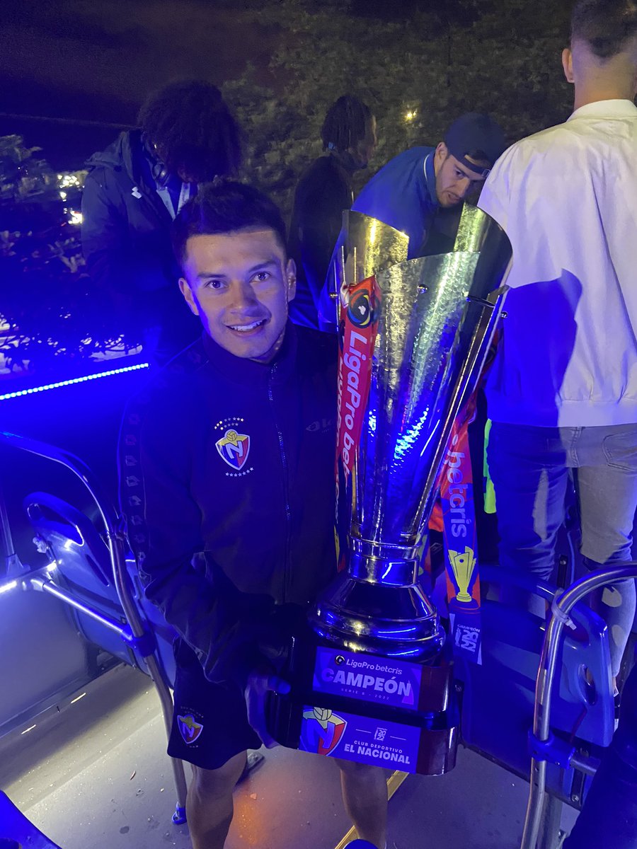 bryantana98's tweet photo. Campeones ⚽️🏆 https://t.co/dW3ivnFhAK