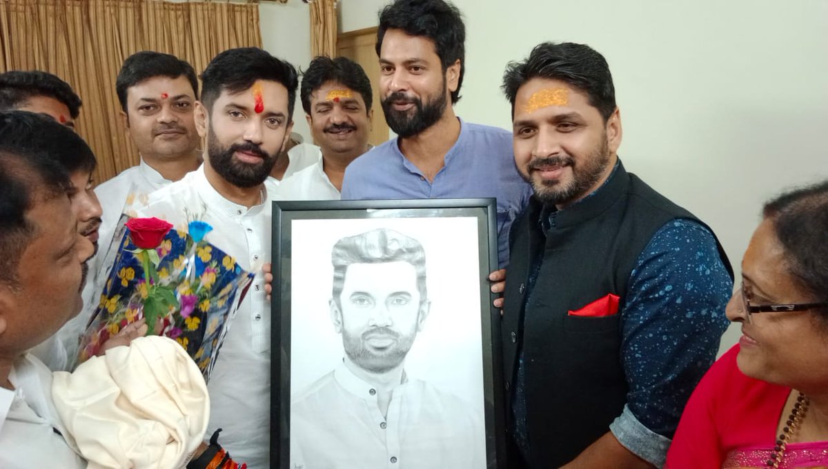 VineetLJP's tweet photo. My President &amp; me ! If grit and determination has a face .. it will be of Chirag Paswan .

आपके जन्मदिन पर महादेव अपनी सारी नियामते आपको दे । आप स्वस्थ और शतायु हो । 

And keep rocking ! 
@iChiragPaswan 
@LJP4India https://t.co/sCIKdqHFld