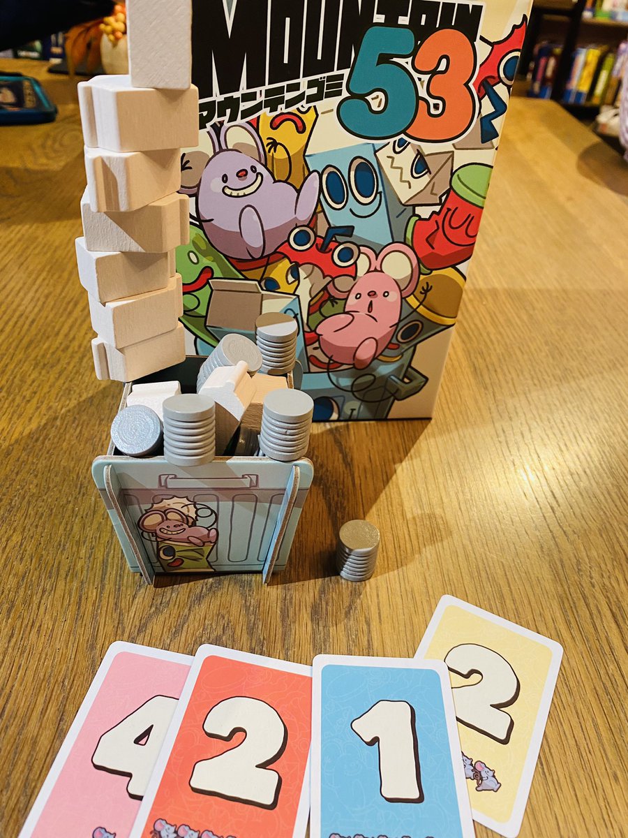 BxPegg's tweet photo. やっと遊べた #あいうえバトル これは良いゲームだ!何回も遊べる。そしてゲムマ新作の #NUTSAGOGO これ同人の頃のぴよらさんに遊ばせて貰った!リメイクされたのねー!次にサニーバードさんから出た新作の #マウンテンゴミ 盛り上がったのでこちらも動画を後日まとめYouTubeで🌟 https://t.co/jGCzPEk8Sq