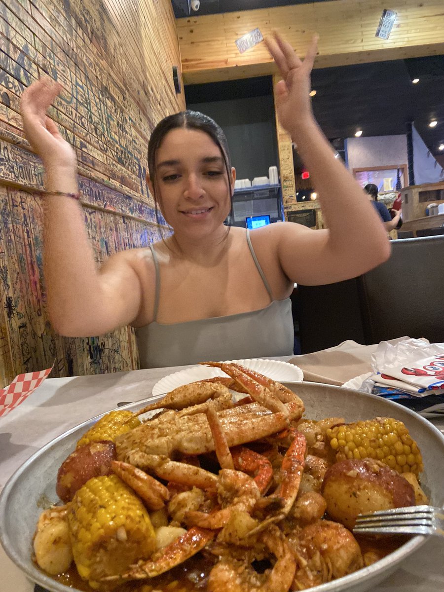 _herrera9's tweet image. happy birthday to my better half!🥺so lucky to have such an amazing and funny woman in my life to make things brighter, definitely my biggest blessing! so proud of you and all you continue to do in nursing school, i hope your day is as great as you. i love you!❤️