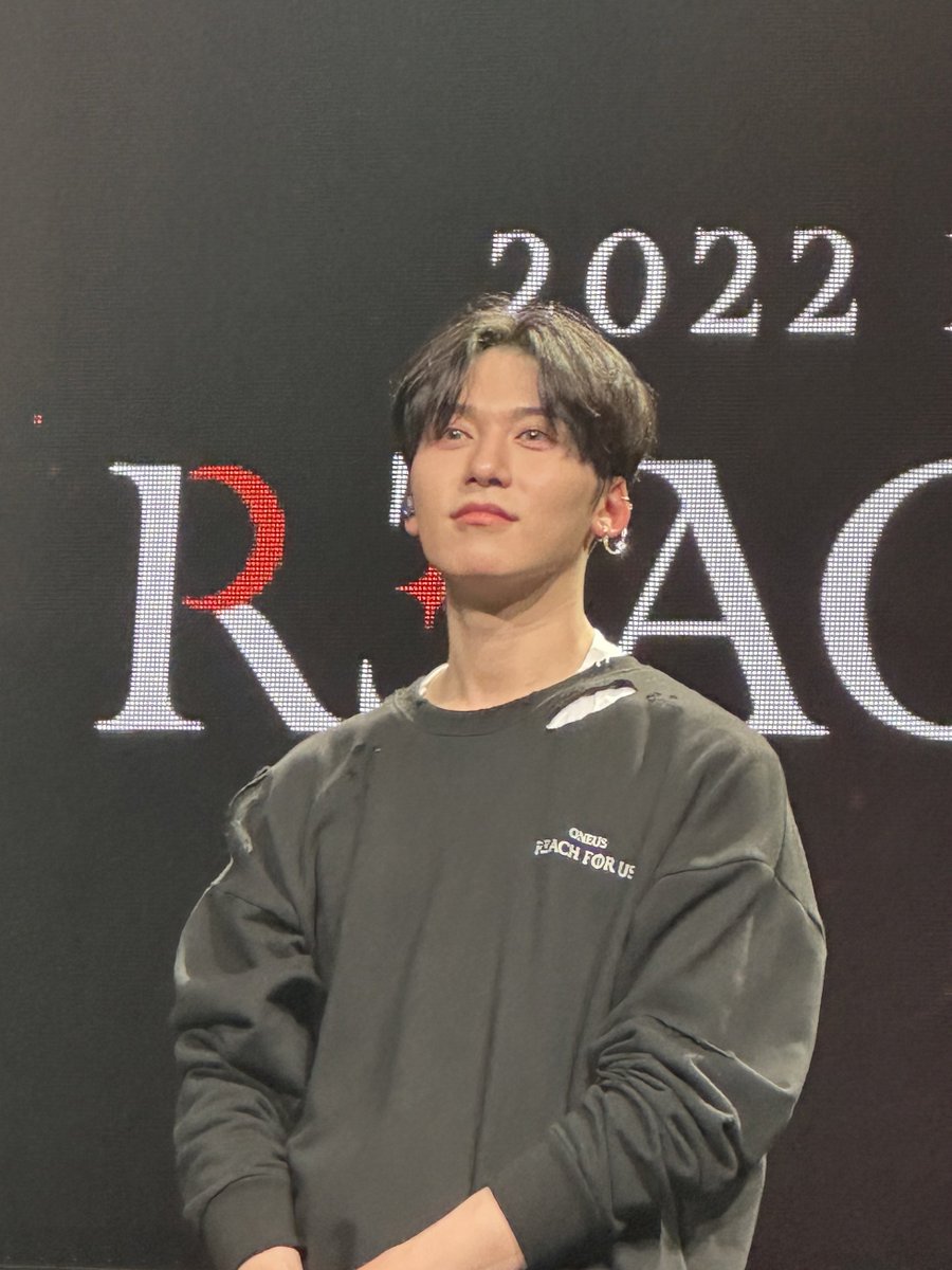 kh_phing's tweet photo. 이렇게 예쁜 눈으로 팬들 바라보는 건희를 사랑하지 않는법? 그런거 몰라🥹 https://t.co/yAiN2lYkXv