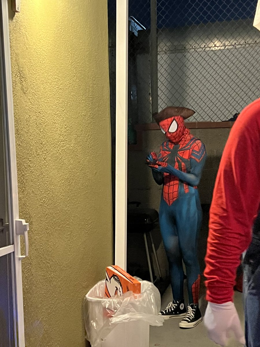 Christinebandoy's tweet photo. happy halloweekend spidey https://t.co/BeFZxuRtZY