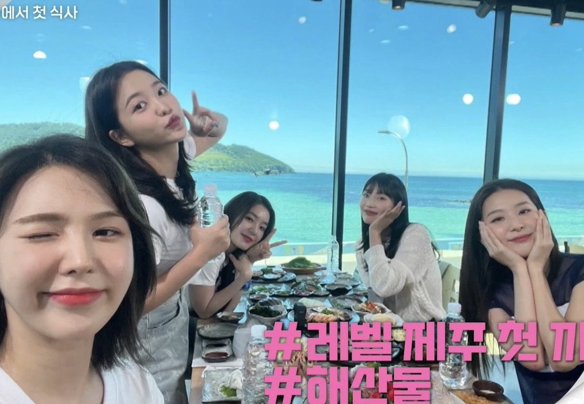 psychoqueendom's tweet photo. can’t wait to see red velvet again this november 🥹 https://t.co/tGEWnGWqyY