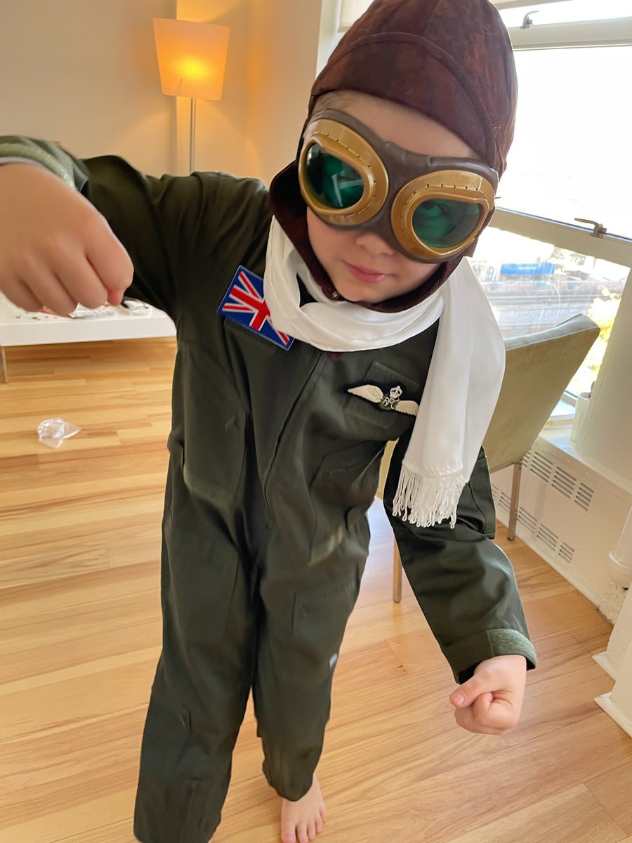 katherinezoepf's tweet photo. Happy Halloween from this WWI Royal Flying Corps ace! https://t.co/fj32DP76Gl