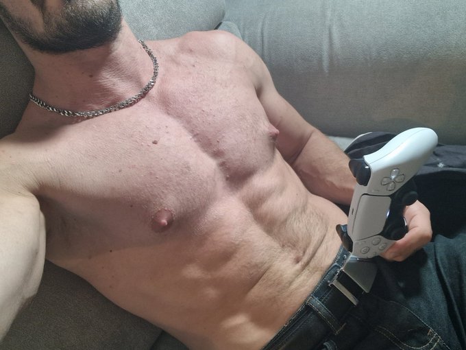 Tu veux venir faire une partie avec moi ? https://t.co/VYx37Gw22X