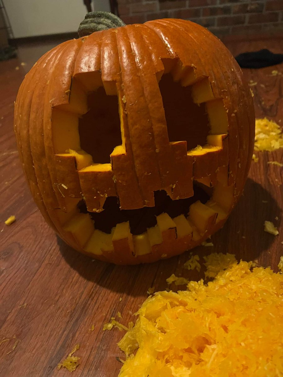 IAmMrElliot's tweet photo. Can you guys guess what my Halloween costume is?

#minecraft #halloween #Costume #Pumpkin #pumpkincarving #Pumpkinhead https://t.co/stY1hKvVHu