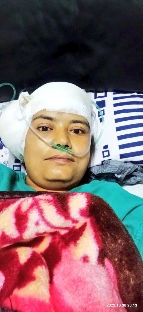 जब थाहा पाएँ कि मैले राम्ररी आँखा हेर्न, दृश्यहरु ठम्याउन सकिरहेकी छैन।तब आँखा जबर्जस्त सचेततापूर्वक च्यातेर हेरेँ। बस, आँखाहरु त ठूला देखिए।तर दृष्टि उस्तै धमिलाे, मधुराे देखियाे। बाहिरी काेशिषले मात्र कहाँ हुने रहेछ र भित्रबाट दृष्टि नखुलेपछि ।