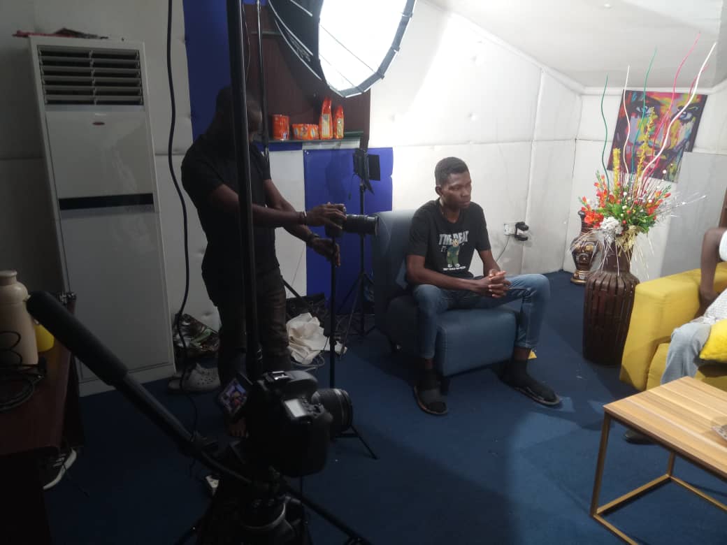 Accwhizzy1's tweet photo. @ silverbird Tv station with a very good friend and a programmer which I meet on that day @silverbird u can follow me up inall social media handle at a.c.cwhizzy except facebook then facebook@ mechchatronical whizzy then youtub @ Ac.c.whizzy mechchatronical engineering Researcher https://t.co/a4JfmbUMGc