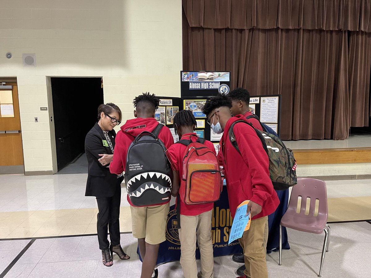 YoungMiddleHCPS's tweet photo. A HUGE thank you to our Magnet High Schools for making our Expo a success!!   #MagnetWorldTour #8thgrade @HillsboroughSch @SDHCMagnet @AlonsoMagnet @ArmwoodAcademy @tampajhs @KingHSLions @LennardHigh @Leto_Collegiate @MiddletonSTEM @ib_rhs @SpotoCollegiate @SCHS_IB @TBTechHS https://t.co/wbe3dSQ8AS