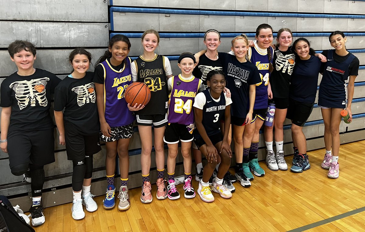 AllieWalton2029's tweet photo. We had so much fun at the @Midwest3on3 tournament today! We won our pool before losing in the semis. Love playing with Brie, Finley and D and seeing so many friends!

@FinleyGuerrero @DenkmannJessica @nelsonba25 https://t.co/Q51FEPwbJM