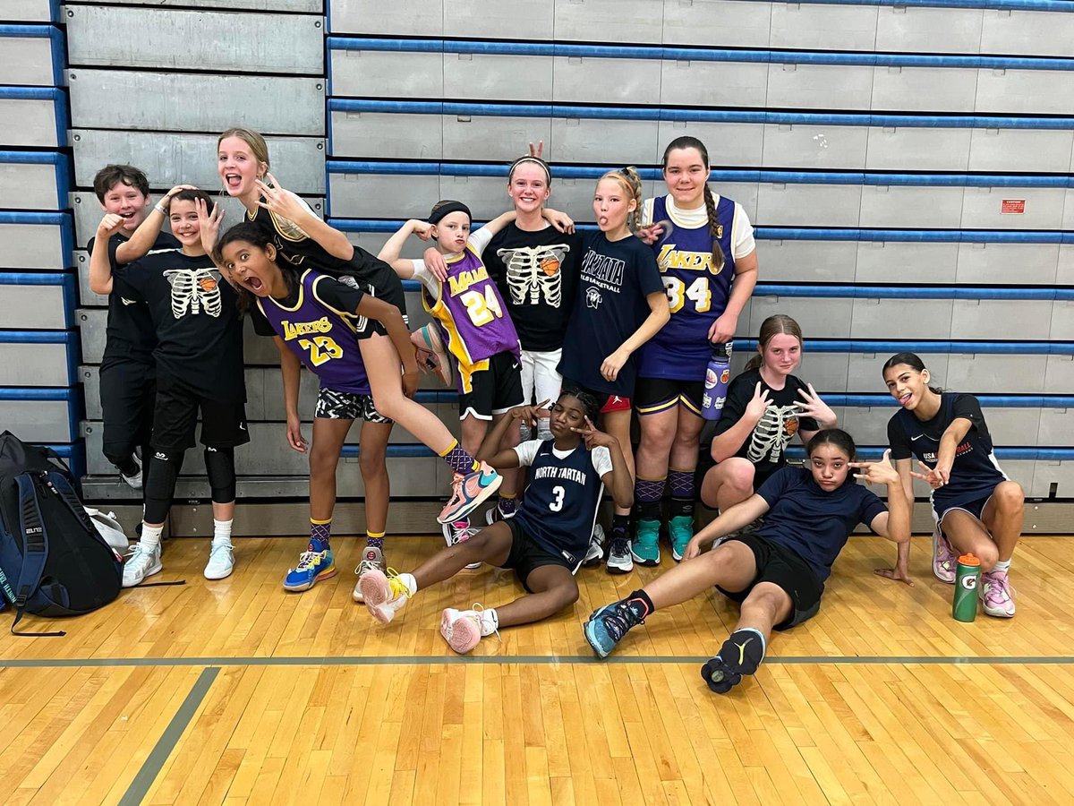 AllieWalton2029's tweet photo. We had so much fun at the @Midwest3on3 tournament today! We won our pool before losing in the semis. Love playing with Brie, Finley and D and seeing so many friends!

@FinleyGuerrero @DenkmannJessica @nelsonba25 https://t.co/Q51FEPwbJM