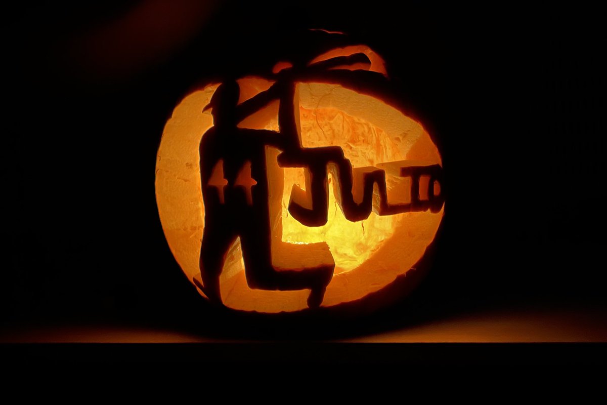 teambheem's tweet photo. Happy Halloween, Seattle! 🎃@Mariners https://t.co/DWnkpZfRot
