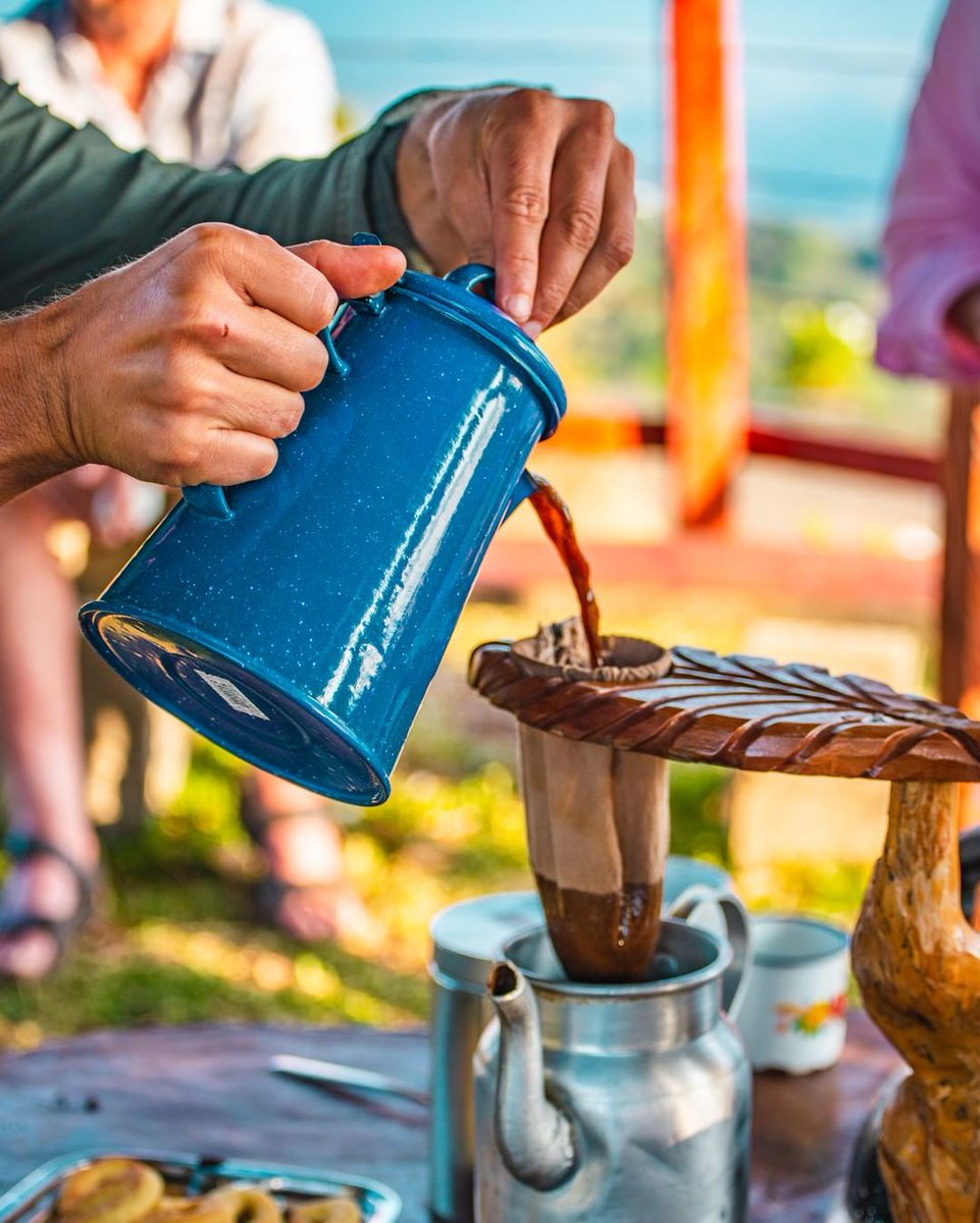 The perfect cup of coffee takes time. Enjoy the process in Costa Rica. 📍: Costa Rica 📷 : visit_costaricauk