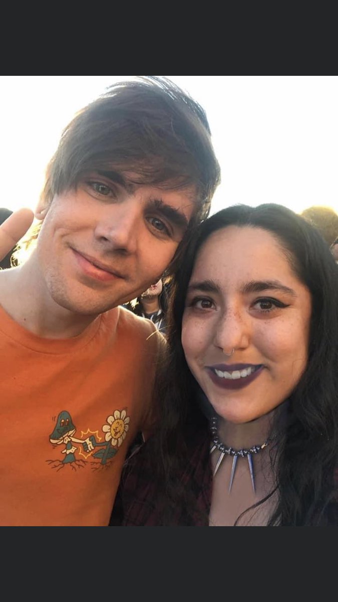 Cindylv99's tweet image. Met a YouTuber who unknowingly saved my life. His videos gave me joy in dark times back in middle school and I was too star-struck to properly thank him. Meeting him made my first festival even more memorable. Thank you, @deefizzy  love you lots! #fizzyfamily #WWWYfest @WWWYFest