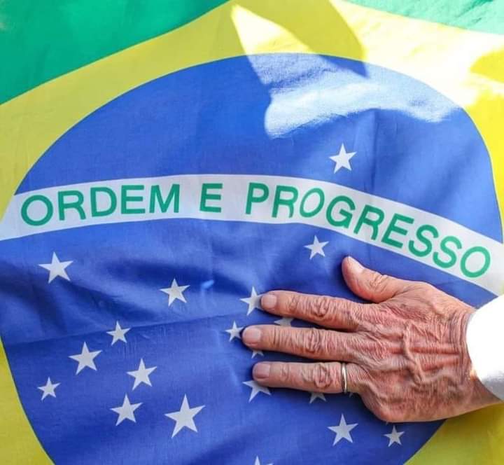 #LulaPresidente
Volvió la paz y la esperanza a la PATRIA GRANDE con la que soñaron el Libertador Gral. San Martín, el Gral. Juan Domingo Perón y Néstor Kirchner

¡FELICIDADES PUEBLO BRASILEÑO!