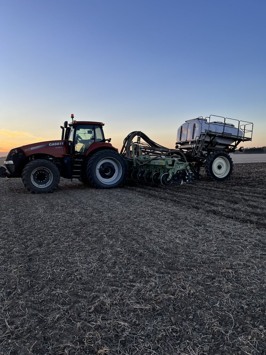 CountrysideLM's tweet photo. @Noggle_Farms @DawnEquipment @AdamJAdkins And ended up like this! Now I've got a lot of catching up to do.!! https://t.co/i6i4XlzR9m