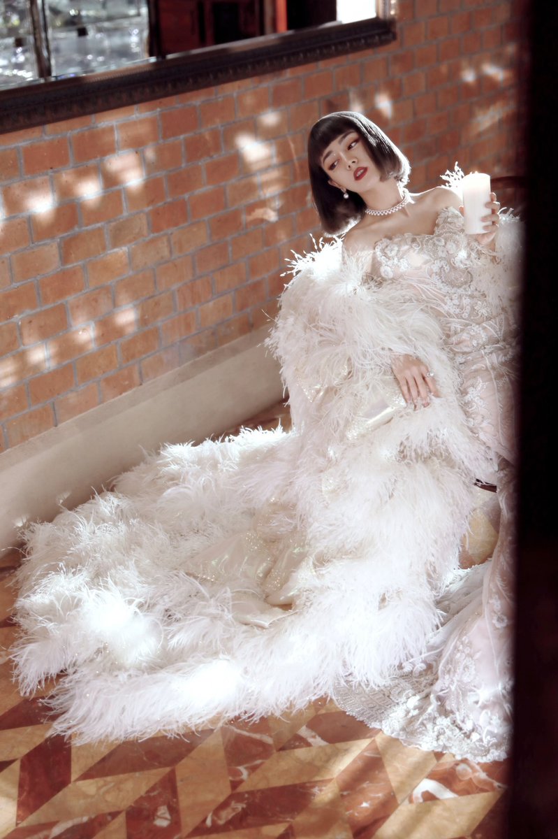 jiahao83464759's tweet photo. 迪丽热巴，娱乐圈顶级鸡巴套子，杨幂旗下第一骚货，意淫界的中流砥柱之一。我最喜欢的还是图二这套礼服，又骚又欲。图一的盯榨，图三的短发，图四的甜御，你想把子孙交给哪一个风格的热巴？
#迪丽热巴 #意淫 #女明星 #骚货 #鸡巴套子 #盯射 #骚御 #御姐 #公交车 #射屏 #女S #聊骚 #投稿 #约炮 #明星 https://t.co/PzQ8IvfaYB