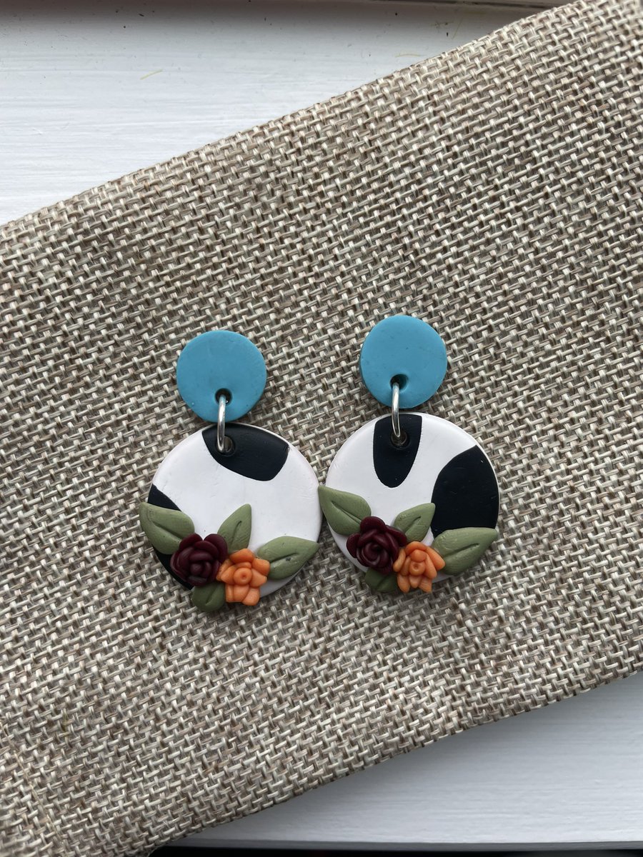 134D2_art's tweet photo. New earring designs https://t.co/oM4yjRH8bF