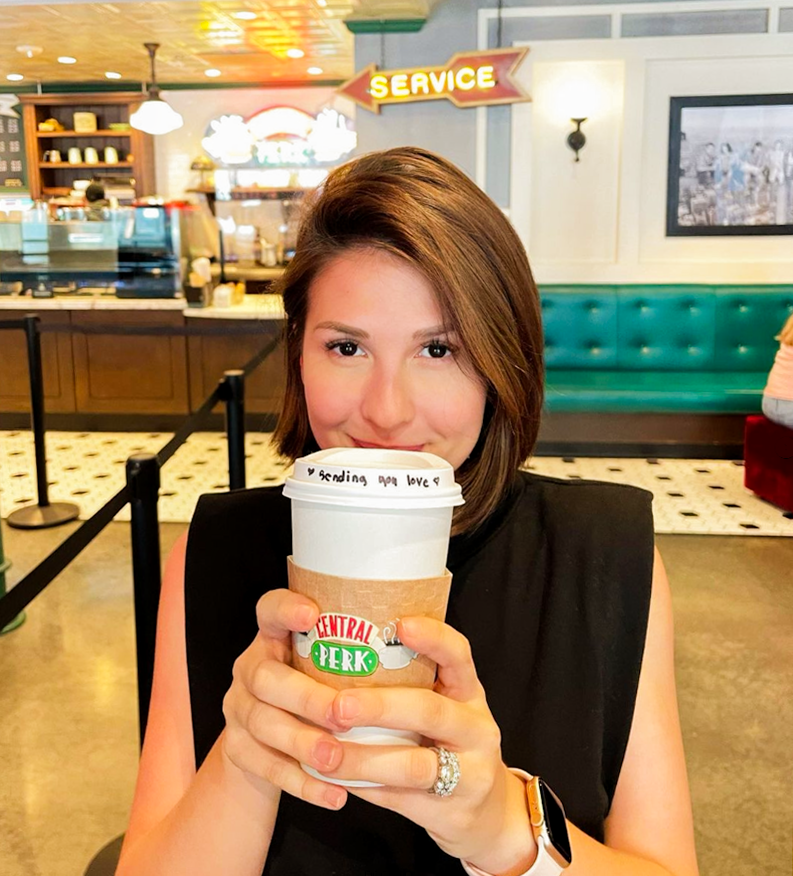 Coffee and #Friends are the perfect blend. Share this with the person who owes you a coffee date to Central Perk Café. ☕ 📷: @img_5174, @aleodar, @lisa.naveed, @tippydossantos8