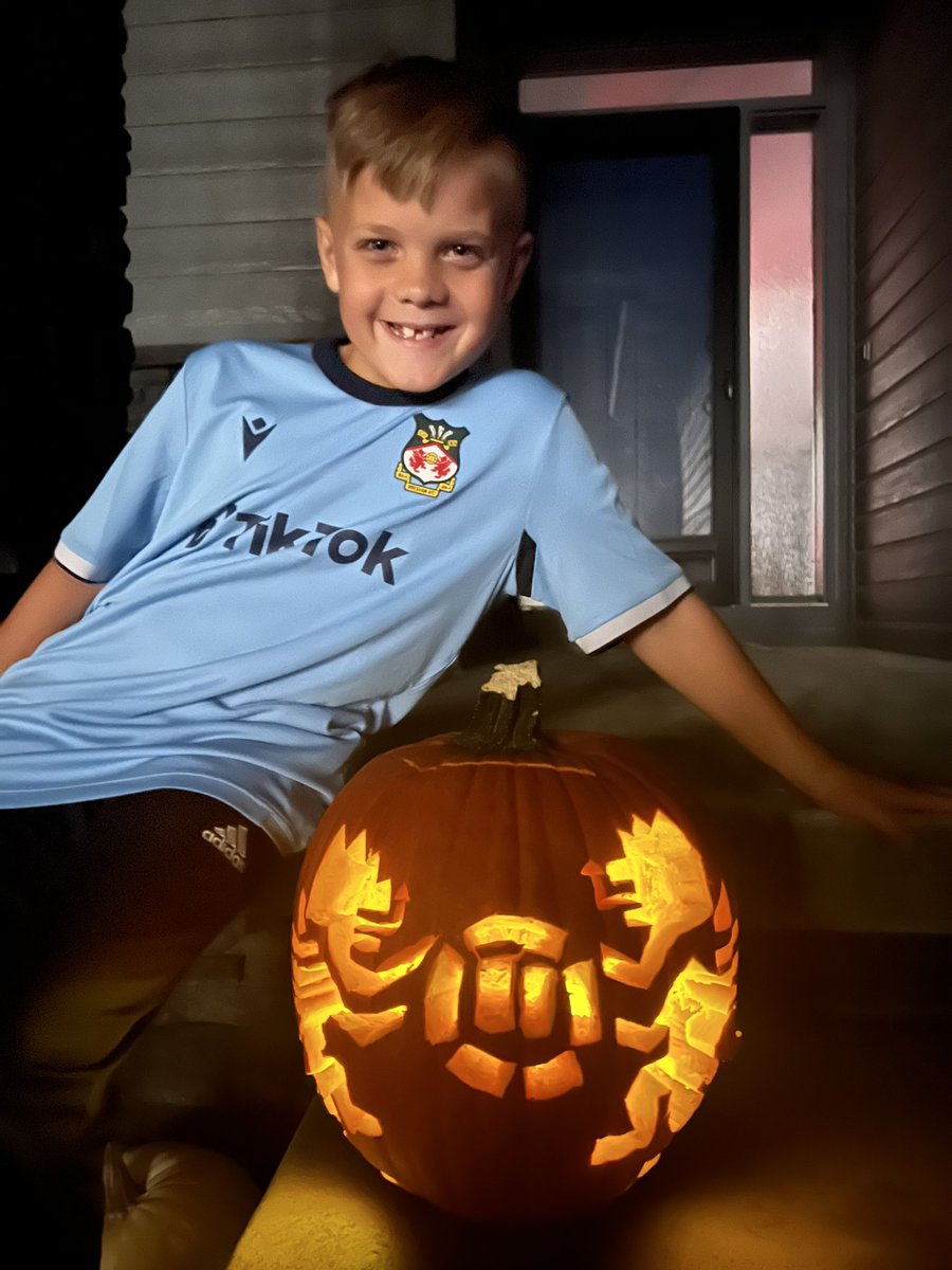 BremerSoccerMom's tweet photo. The 9-year-old asked to be @RMcElhenney for #Halloween. Convinced his buddy to go as @VancityReynolds, still no one knew who they wereβ¦.#IYKYK @Wrexham_AFC Halloween here in Nebraska! β€οΈβ½οΈβ€οΈ #Footballβ½οΈ #HomemadeCostumes https://t.co/VgHx6SfbeX