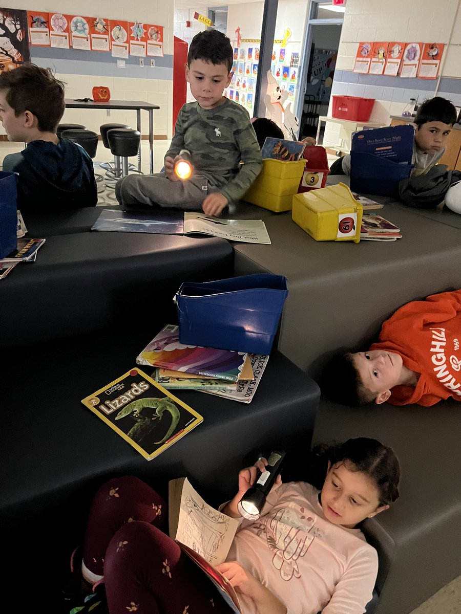 Buch2ndGrade's tweet photo. Last week we got ready for Halloween by reading in a haunted forest!  🎃👻#BuchananBears https://t.co/b2g7uBojR5